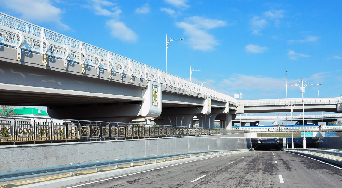 Yaya ve Köprü Korkulukları